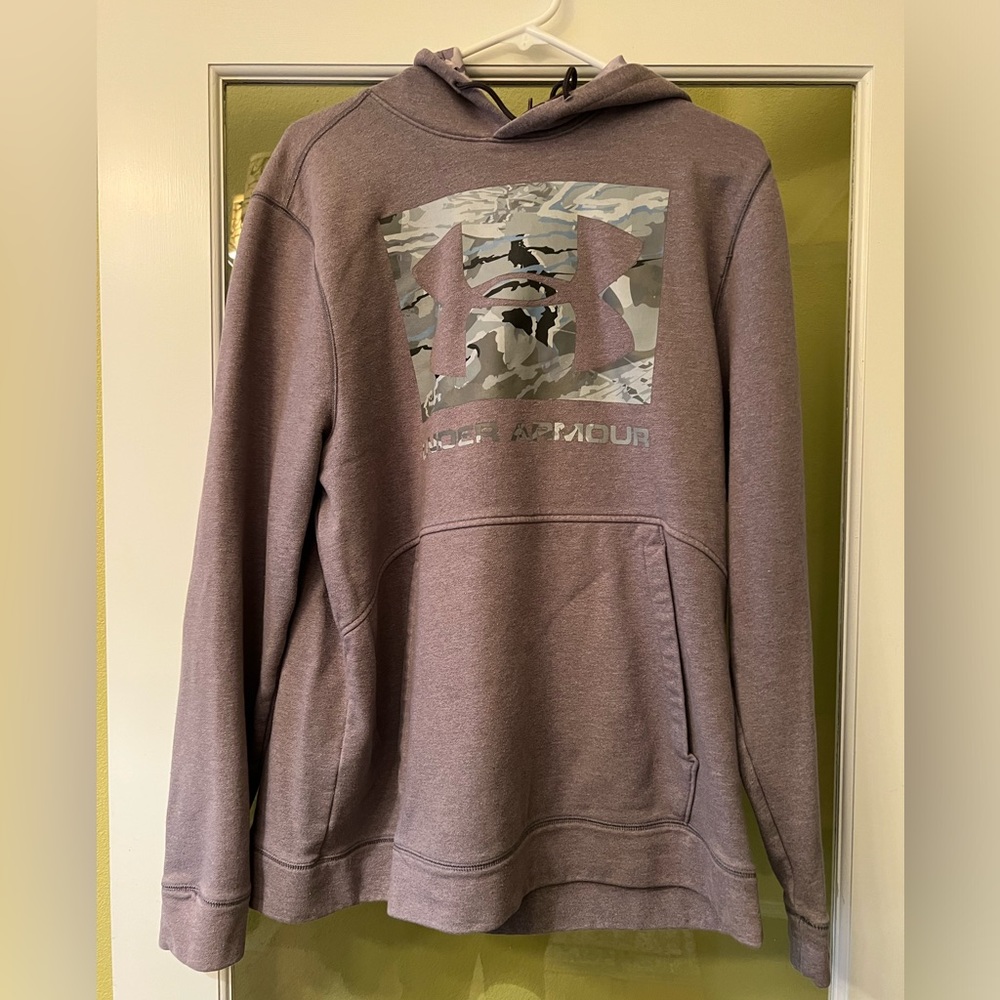Men’s Under Armour sweatshirt size large